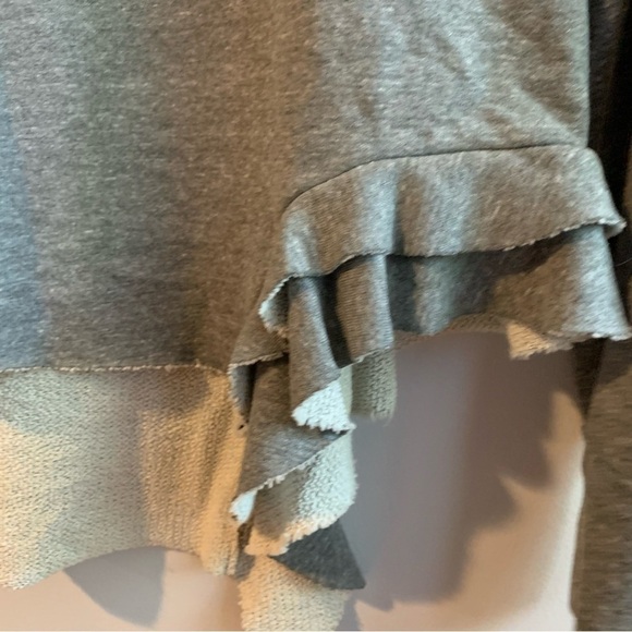 NWT Black Orchid Grey Ruffled Raw Hem Pullover Sweatshirt Size M - Picture 11 of 13